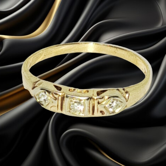 Solid 14kt Yellow Gold Ring with 3 Round Cut Natural Diamonds (0.15 ct T…